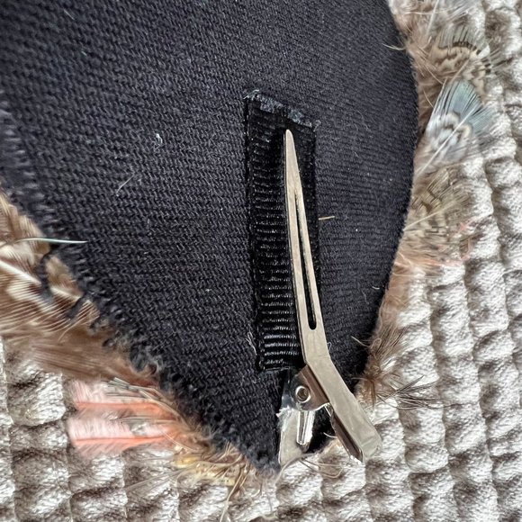 Bridal Hair Clip with Feathers - Picture 3 of 6